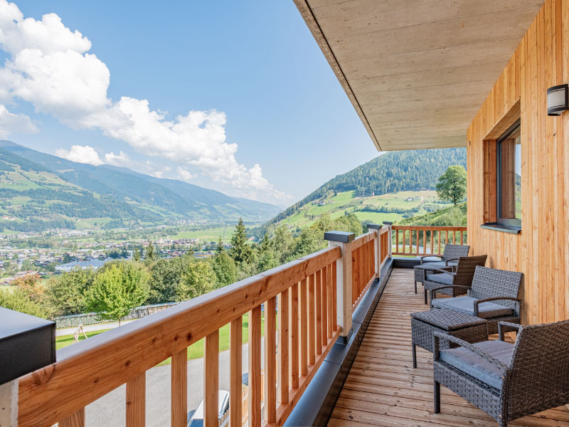 Balcony with seating and wonderful views over the Salzach Valley from the Hoferlitzlhubgut vacation apartment in Mittersill.