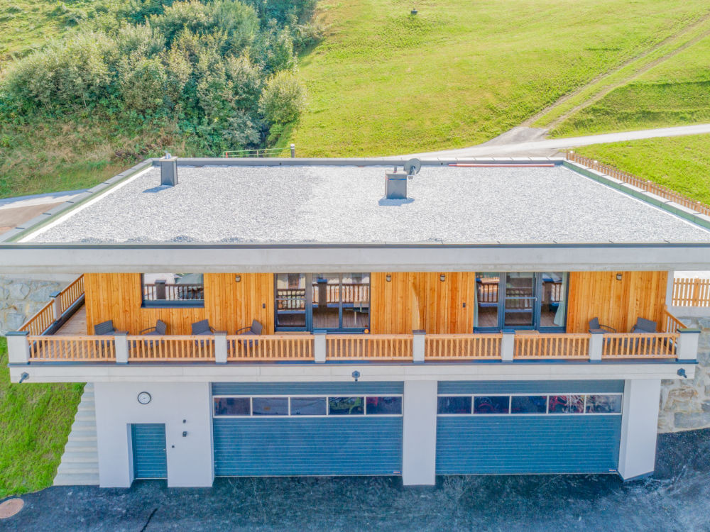 Aerial view of the Hoferlitzlhubgut vacation home in Mittersill, nestled in the idyllic natural surroundings of the Alps.