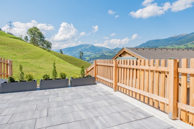 Terras met uitzicht op de Resterhöhe in de vakantiewoning Hoferlitzlhubgut in Mittersill.