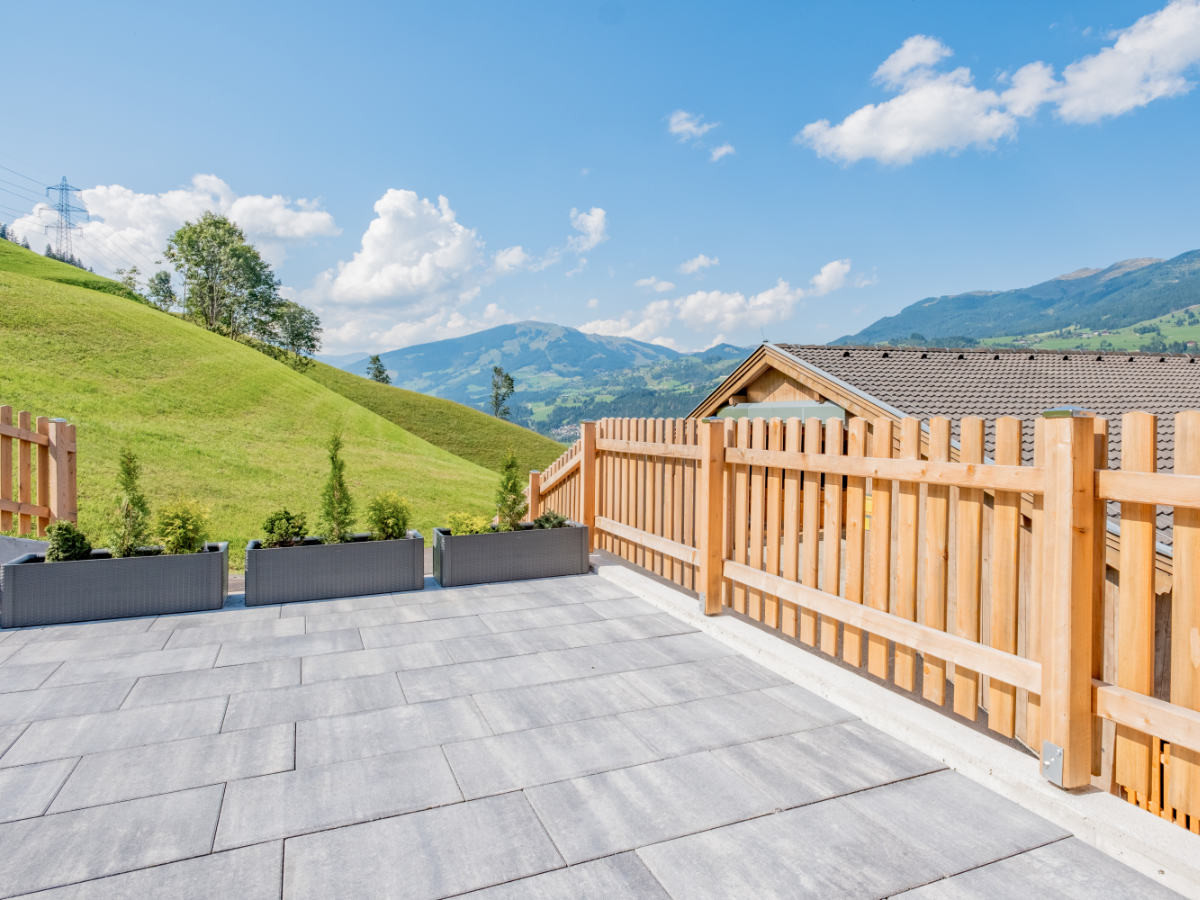Terras met uitzicht op de Resterhöhe in de vakantiewoning Hoferlitzlhubgut in Mittersill.